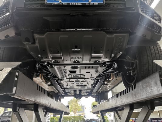Zwiększ swój Benz G500 z kompletem płytek z osłonami w kolorze szarym
