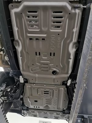Mercedes Benz G500 pełny zestaw płytki z osłoną silnika i częściami podwozia