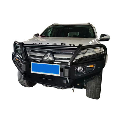 Zastosowany stalowy tylny zderzak do samochodu Mitsubishi Triton 1982-1990 rok