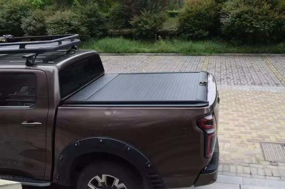 Wykonanie operacji &quot;Roll Up Operation Hard Type Car Offroad Universal Aluminium Folding Truck Bed Cover&quot;