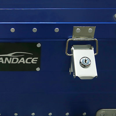 Składniki składające się z aluminium