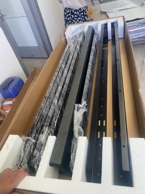 Zwiększ zdolności LC200 w terenie z dostosowanym zestawem podnośników dachowych Slimline II