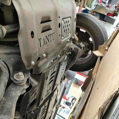 Czarna farba 5,0 mm Płytka ochronna podwozia dla ciężkiego pojazdu Toyota Tundra 2018-2019