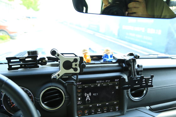Twarde anodowanie wykończenie pojazd posiadacz telefonu komórkowego dla Jeep Centrum konsoli uchwyt