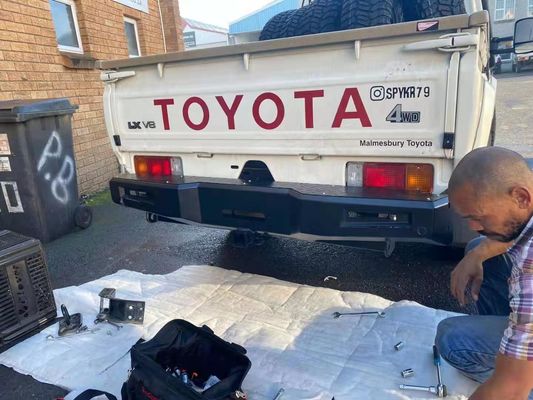 Toyota LC79 tylny zderzak z nośnikiem opon Jerrycan Holder Winch Bull Bar zderzak przedni