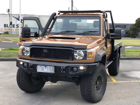 Dodanie stylu i funkcjonalności do Twojego Toyota LC79 z tylnym zderzakiem i nośnikiem opon