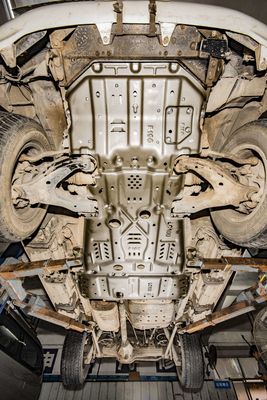 Oryginalna instalacja otworu samochodowego podwozia pancerza zbiornika paliwa płytka skidowa dla Toyoty LC 100