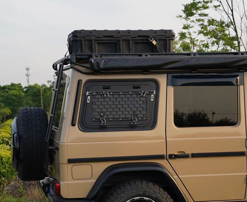 Czarne okna skrzydłowe dla kempingowego pojazdu lądowego G-CLASS W463