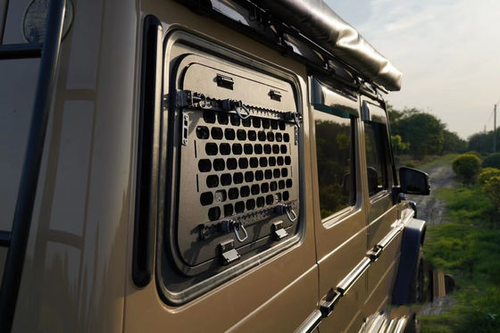 Czarne okna skrzydłowe dla kempingowego pojazdu lądowego G-CLASS W463