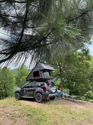 Akcesoria do dachów samochodów terenowych 4x4 Clamshell Aluminium Hard Shell Dachowy namiot 4 osoby