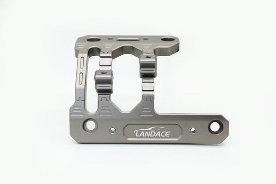 Efektywne zamontowanie opraw oświetleniowych na zbiorniku Great Wall Tank 300 z uchwytami zgodnymi z JEEP